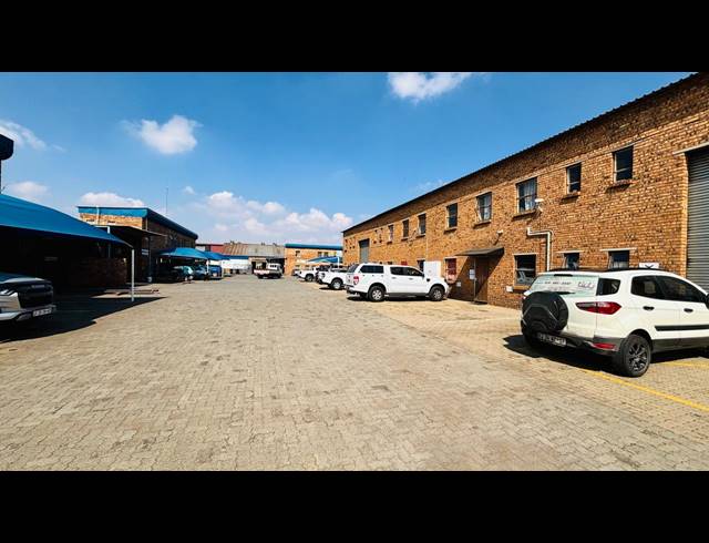 360M² WAREHOUSE TO LET IN CHAMDOR